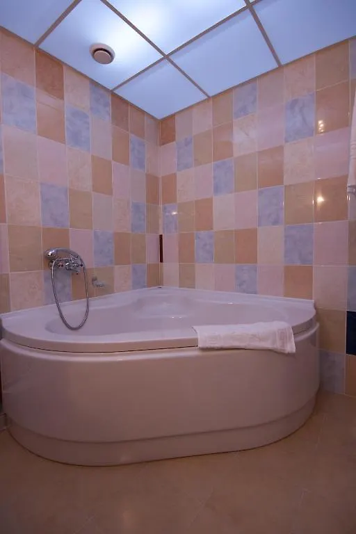 Nton Hotel 리비프