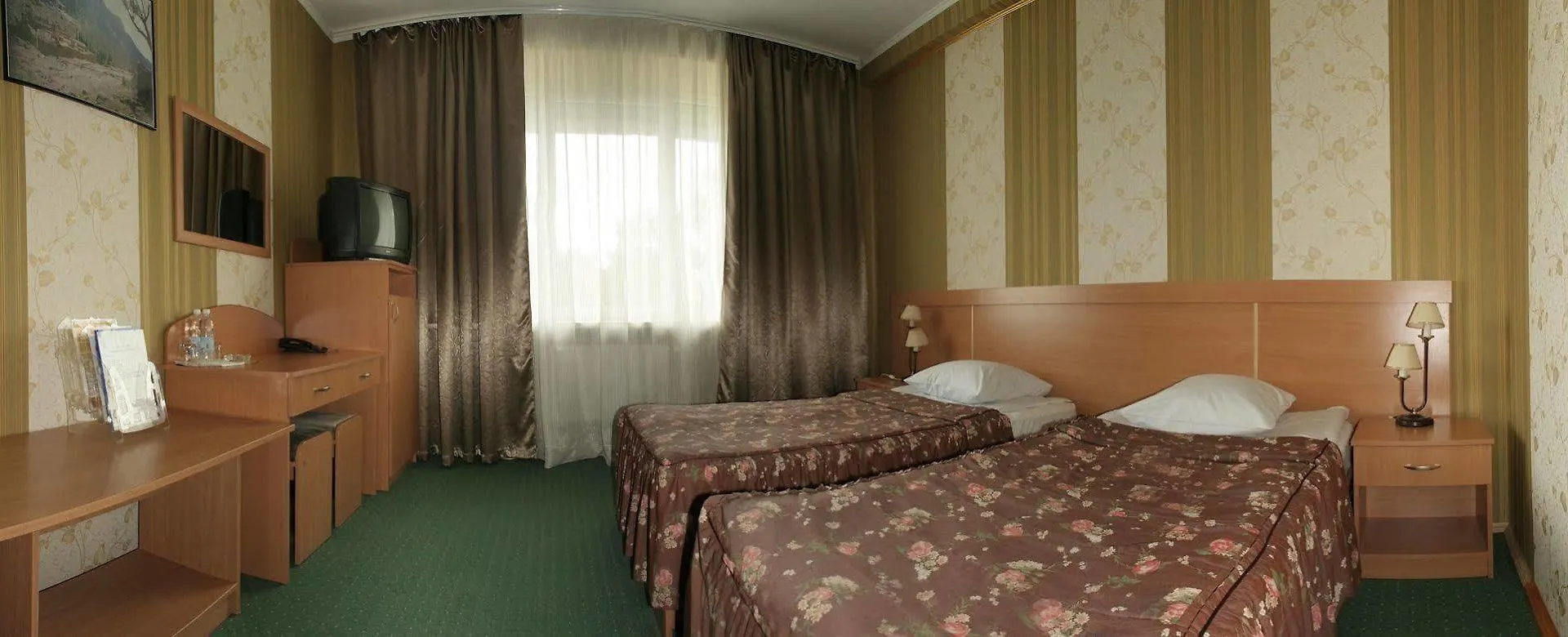 Nton Hotel 리비프